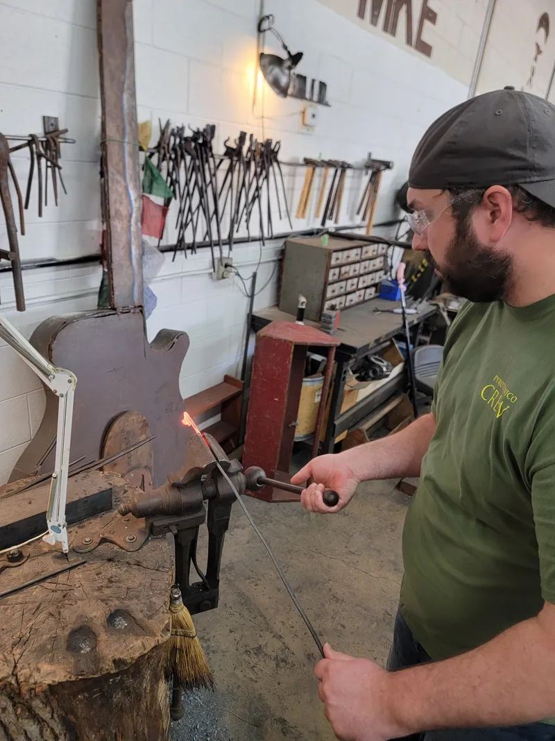 Damascus at the forge, photo 2