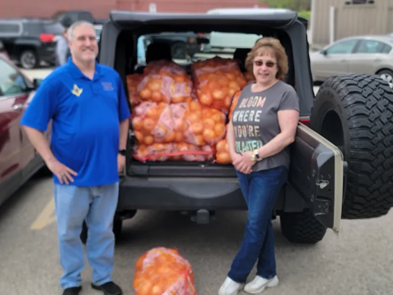 500 pounds of onions